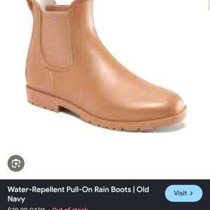 Short tan rain boot